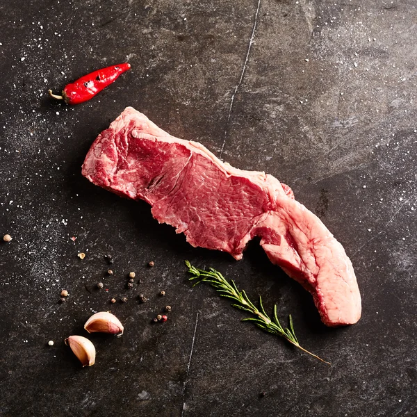 Steak de boeuf cru — Photo