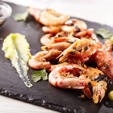 Kurutulmuş karides tava