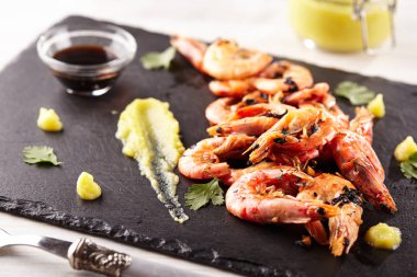 Kurutulmuş karides tava