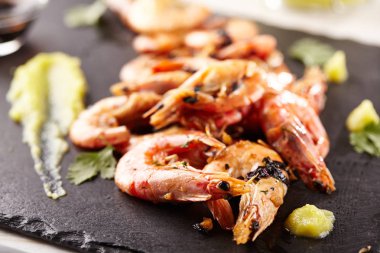 Kurutulmuş karides tava