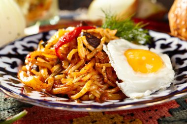Laghman soslu erişte