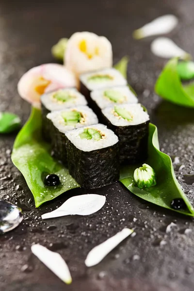 Rolo de sushi de pepino — Fotografia de Stock