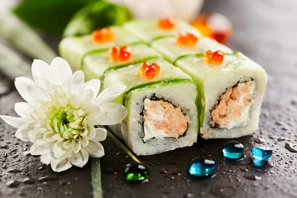 Rotolo di sushi maki — Foto Stock