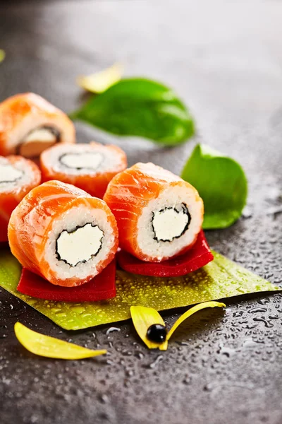 Rolo de sushi maki — Fotografia de Stock