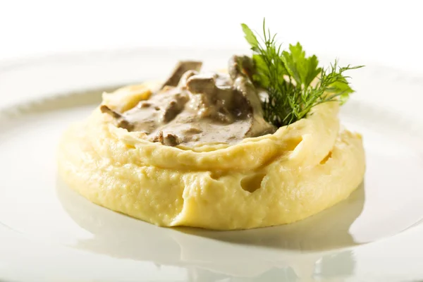 Stroganoff de carne com purê de batata — Fotografia de Stock