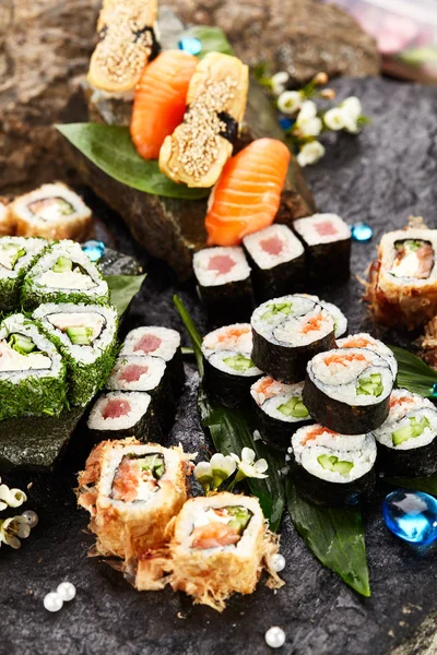 Conjunto de sushi japonês — Fotografia de Stock