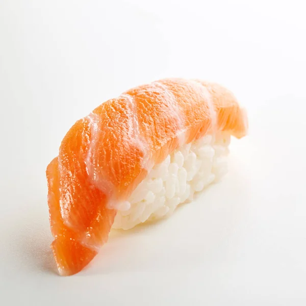 Sushi nigiri di salmone — Foto Stock