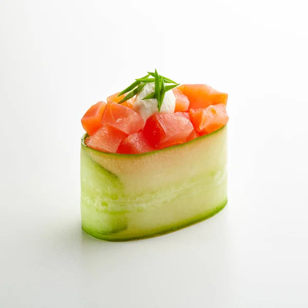 Salmon and Avocado Gunkan — Stock Photo, Image