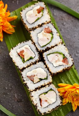 Tavuk Maki Sushi Roll