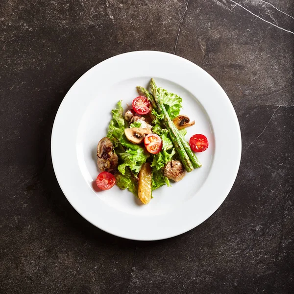 Warm Chicken Liver Salad — Stock Photo, Image