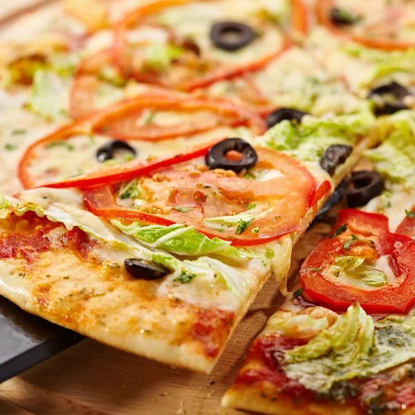 Pizza vegetariana de mozzarella — Foto de Stock