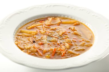 Sebze çorbası. Beyaz kase plaka