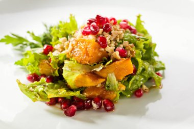 Taze kabak salatası