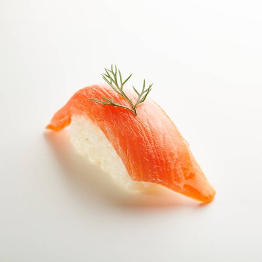 Füme somon nigiri suşi