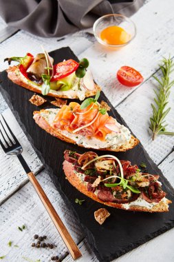 Lezzetli çeşitli Bruschetta