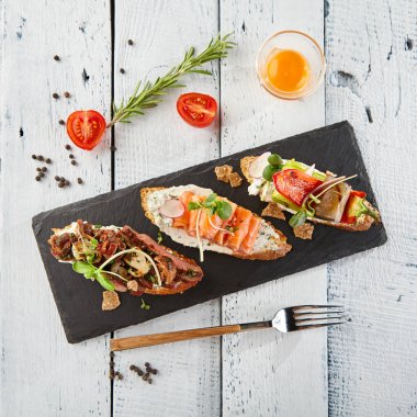 Lezzetli çeşitli Bruschetta