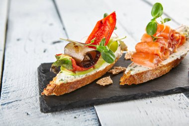 Lezzetli çeşitli Bruschetta