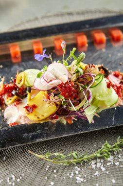 Lüks Nisuaz salatası