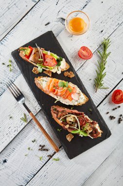 Lezzetli çeşitli Bruschetta