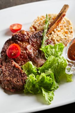 Dana kaburga Barbekü