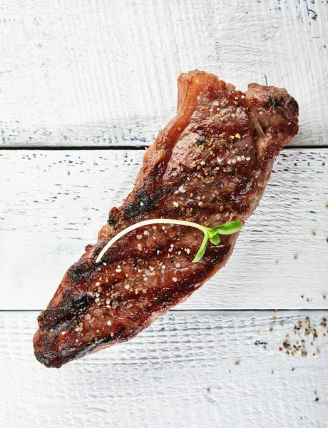 Leckeres gegrilltes Striploin Steak — Stockfoto