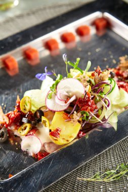 Lüks Nisuaz salatası