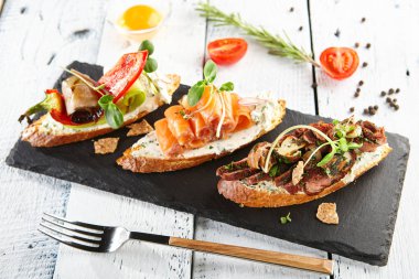 Lezzetli çeşitli Bruschetta