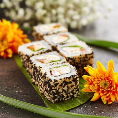 Tavuk Maki Sushi Roll