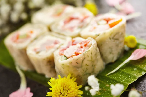 Kurczaka Sushi Roll — Zdjęcie stockowe