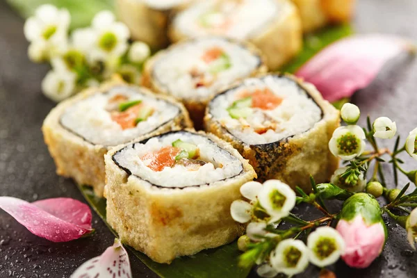 Tempura suşi roll — Stok fotoğraf