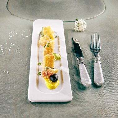 Derin kızarmış peyniri Mango sos ile