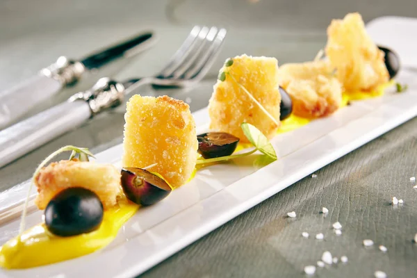 Deep Fried Camembert with Mango Sauce — Stock Photo, Image