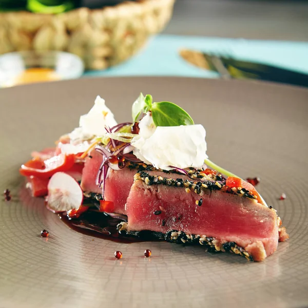 Вкусное жареное филе тунца — стоковое фото