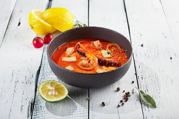 Tradiční thajská Tom Yam Kung polévka — Stock fotografie