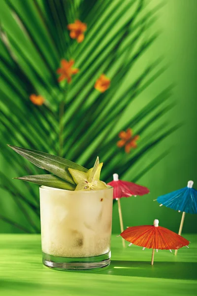 Cóctel tropical de verano — Foto de Stock