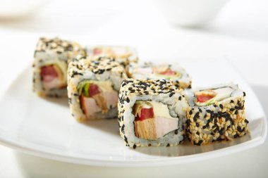 Tavuk Maki Sushi