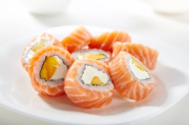 Philadelphia suşi roll