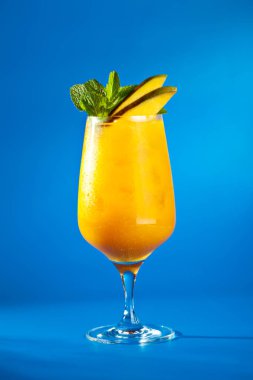 Portakal ve armut ile güler yüzlü