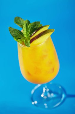 Portakal ve armut ile güler yüzlü