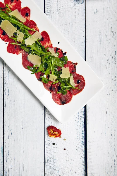 Maso Carpaccio s rukolou — Stock fotografie