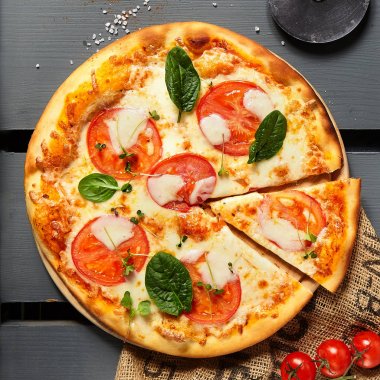 Margarita ve somon Pizza