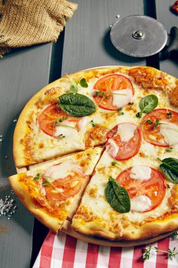 Klasik margarita pizza