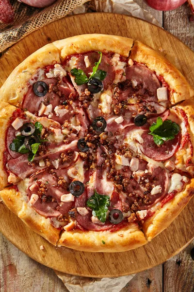 新鲜美味的比萨 — 图库照片