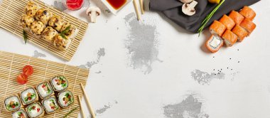 Soya sosu ile farklı rulo suşi ayarla