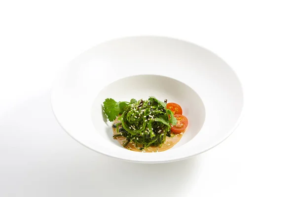 Pratos especiais de cozinha pan-asiática em prato branco — Fotografia de Stock