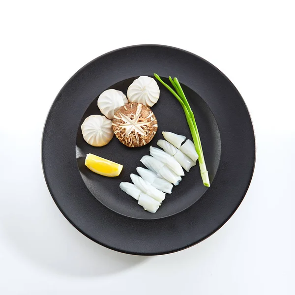 Teppan üzerinde kızartma için malzemeler hazırlanması