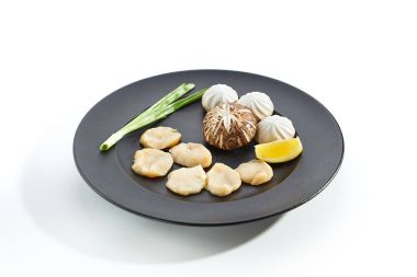 Teppan üzerinde kızartma için malzemeler hazırlanması