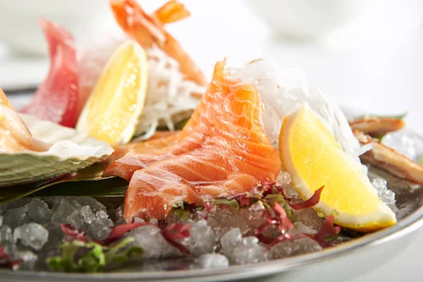 Restoranda nefis Asya menü