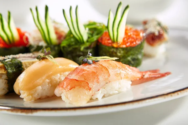 Restoranda nefis Asya menü