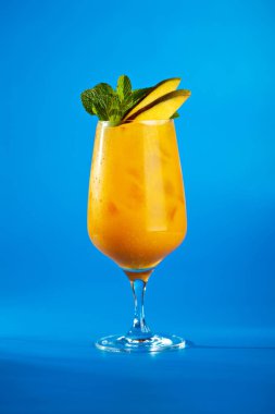 Portakal ve armut ile güler yüzlü